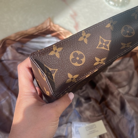 🎈HOT DEAL Louis Vuitton Toiletry pouch 26 - Picture 6 of 12